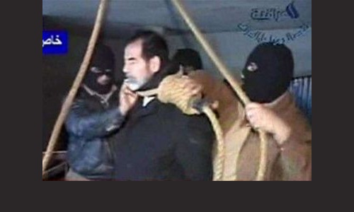 إعدام صدام حسين Saddam_moment_of_execution_0301007
