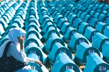 graves_of_victims_of_srebirentza_1207008